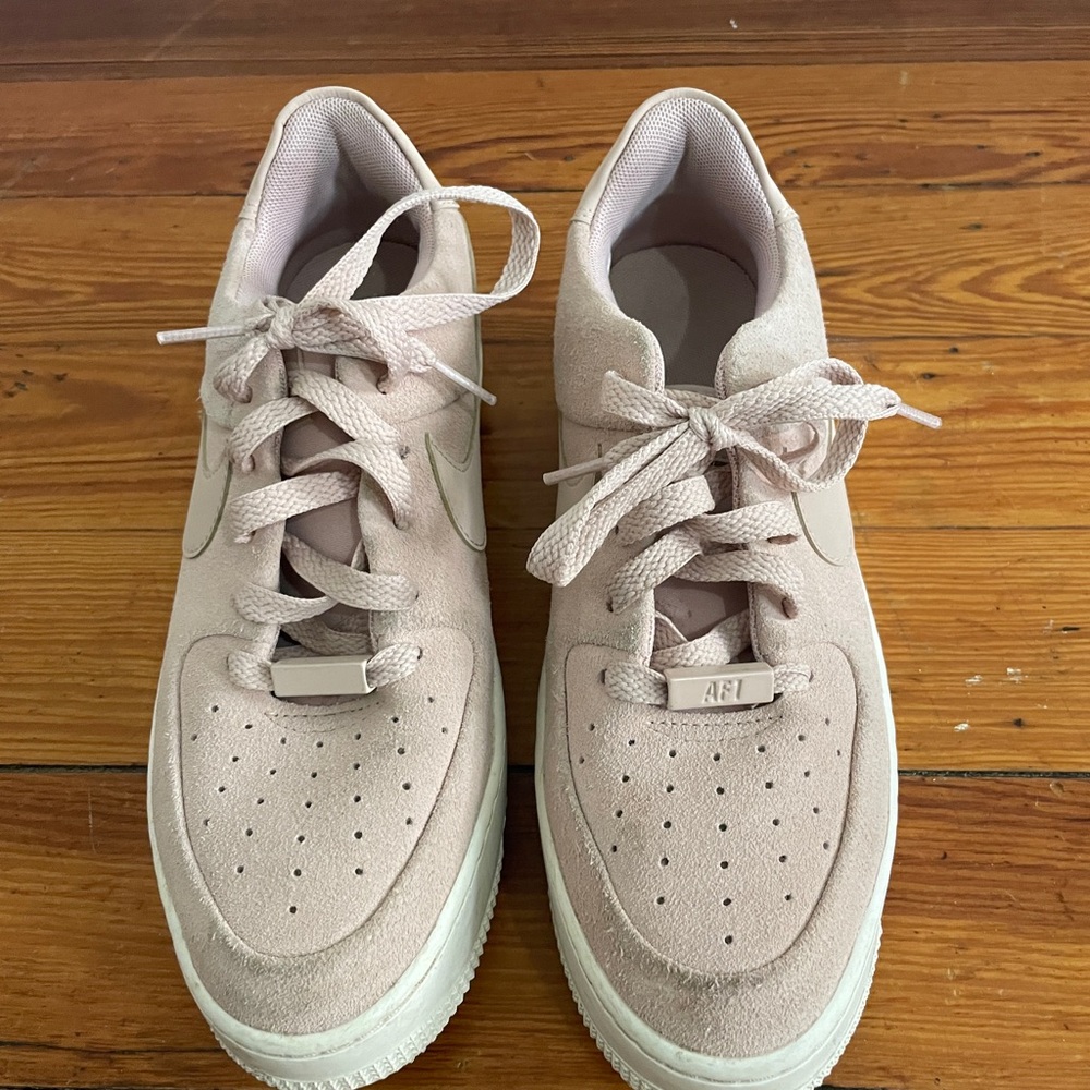 Nike women’s AF1 Sage Low ‘particle beige’ (Size 8)